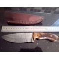 Handmade Damascus steel HUNTING  knife with Wooden handle scales.