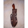 HUNTING KNIFE WITH STAINLESS STEEL FULL TANG BLADE AND HANDMADE HANDLE AND LEATHER SCABBARD