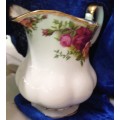 JUG - ROYAL ALBERT* Old Country Roses crack *GREAT COUNTRY HOME DECOR*L@@KatMY*BuyNow*NO WAITING