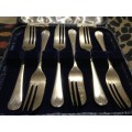 !!!EXQUISITE!!! 6 EPNS Cake Forks*Embossed Palm Handle tip hinged BOXED