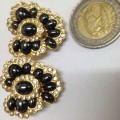 Earrings stamped Joan Rivers  made up of 52 Crystals +11 Onyx faux Cabochon stones