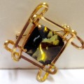 Brooch Citrine Green Glass faceted cut stone  - GOLD TONE METAL