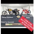 3 items *2 plastic 1 motor bike HARLEY DAVIDSON +1 *bicycle+1 *Kawasaki Ninja Plinth Plastic