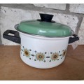 CAST IRON COOKING POT