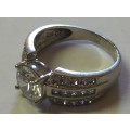 ***BARGAIN*** 925 STERLING SILVER FASHION LADIES RING SIZE 9 (FREE SHIPPING)