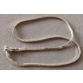 Exquisite Sterling Silver Italian Necklace with square snake - like design. 13.72g. 42.5cm.