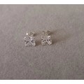 Dazzling Sterling Silver Square Stud Earrings. 1.8g. 10x10mm.