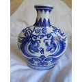 ATTRACTIVE BLUE AND WHITE VASE WITH DRAGONS