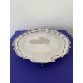 VICTORIAN ENGLAND LARGE SILVER PLATE PIE CRUST SALVER TRAY ON 4 x FEET