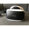PSVR HEADSET INCLUDING 2 MOTION CONTROLLERS