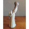 LLADRO  GIRL - "NAUGHTY GIRL WITH STRAW HAT" #5006