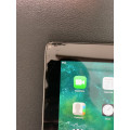 ipad 4 32GB WIFI Only  Touch Cracked) ( Pre owned)