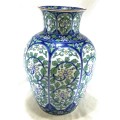 Stunningly Beautiful Vintage Oriental Porcelain Vase. 25cm Tall. No damage