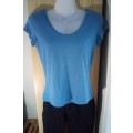 BANANA REPUBLIC  Fitted T shirt in Blue, with Inner Support Bra Size Small
