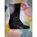 2 x pairs of ladies Tsonga leather boots size 37 (SA 4)