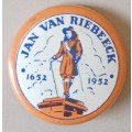 Vintage historic Jan van Riebeeck pin badge