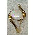 Beautiful 9ct Yellow Gold Ring with white opal.