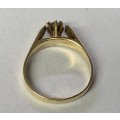 9ct Yellow Gold Ring:- Cubic Zirconia