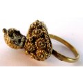 Classic vtg Poison Ring, Fun costume jewellery item, green stone and gilt, flaps open, VGC