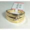 **** 9ct SOLID GOLD DIAMOND RING ****