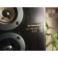 Pioneer Vintage bookshelf speakers Rare set