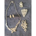 5 Pieces of Awesome vintage Jewelry