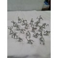 20 PIECE FIGHTING SOLDIERS(APPROXIMATELY 7CM TALL)