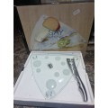 SALT AND PEPPER CHEESE/CUTTING BOARD(GLASS)WITHH STAINLESS STEEL CUTTING KNIFE