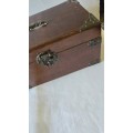 VINTAGE SOLID WOOD JEWELRY BOX