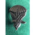 1 PARACHUTE BATTALION ASSOCIATION BADGE-MEASURES 40MM- 2 PINS-OXIDISED SILVER