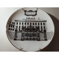 Gold Etched Kensington Palace Plate - Hairline Chip