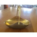 A MOST UNUSUAL AND VERY PRETTY VINTAGE BRASS FRUIT BOWL - MARKED ON BASE