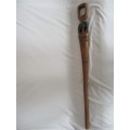 A VINTAGE HAND CARVED WOODEN WALKING STICK WITH DETAILED CARVING OF ELEPHANT