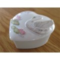 BEAUTIFUL SURI OF LONDON PORCELAIN TRINKET BOX WITH RAISED SWAN AND WATER LILY DETAIL