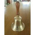 AN OLD, LARGE SOLID BRASS AND WOOD SCHOOL BELL IN GREAT CONDITION - DIAMETER 14CM