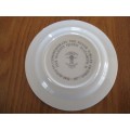 A SMALL COLLECTABLE VINTAGE 1977 PLATE OF QUEEN ELIZABETH`S SILVER JUBILEE