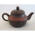SMALL DECORATIVE VINTAGE CHINESE YIXING TEAPOT