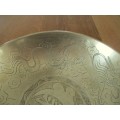 VINTAGE LARGE, HEAVY (1.7Kg) CHINESE BRASS BOWL WITH TWO DRAGONS CHASING A FLAMING PEARL - SIGNED