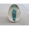 STUNNING GLASS EGG-SHAPED PAPERWEIGHT ENCASING NATURAL TURQUOISE ROCK