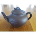 FOR FANGSA ONLY - VINTAGE YIXING ZISHA CHINESE TEAPOT WITH BAMBOO LEAF DESIGN (500ML) - SIGNED