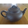 FOR FANGSA ONLY - VINTAGE YIXING ZISHA CHINESE TEAPOT WITH BAMBOO LEAF DESIGN (500ML) - SIGNED