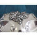 GREAT CONDITION - LARGE REED & BARTON 209 SILVERPLATED SCALLOP SHELL DISH WITH GRAPE CLUSTER DETAIL