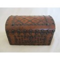 A SMALL VINTAGE WOODEN LEATHER CLAD, SCRIMSHAWED AND STUDDED WHATNOT `TREASURE` CHEST