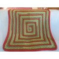A PRETTY  VINTAGE HAND CROCHETED WOOL BLANKET - 110CM SQUARE