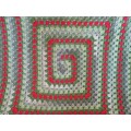 A PRETTY  VINTAGE HAND CROCHETED WOOL BLANKET - 110CM SQUARE