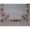 A VINTAGE HAND EMBROIDERED TRAY CLOTH WITH PRETTY DAISIES