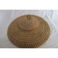 A BEAUTIFUL, EXPERTLY WOVEN LIDDED SNAKE CHARMER`S BASKET - GREAT CONDITION