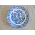 CIRCA 1900-1919 - SMALL ANTIQUE PARAGON BLUE AND WHITE WILLOW PATTERN PLATE(NO2173) WITH WALL HANGER