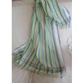 A VINTAGE STRIPED LINEN THROW/TABLE CLOTH WITH TASSELS IN GREAT CONDITION