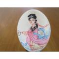 SO DELICATE AND UNIQUE!  VINTAGE 1970`s HAND PAINTED GEISHA ON GENUINE EGG SHELL WITH STAND - SIGNED